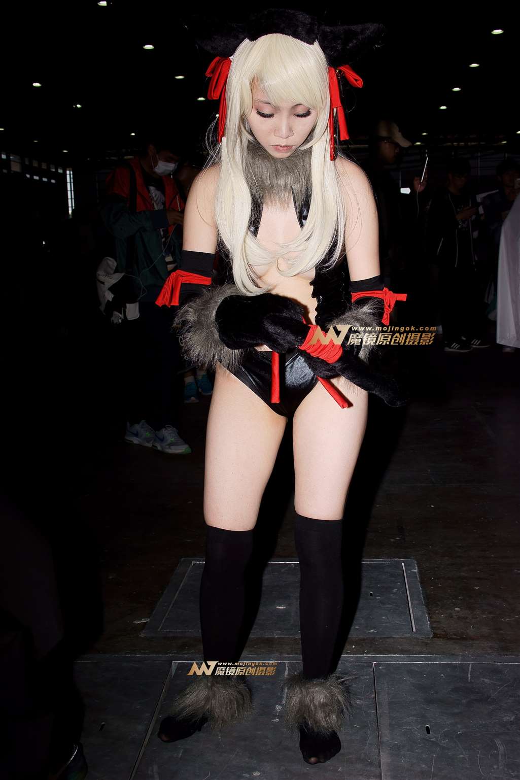 图片[3]-性感红眼皮衣cosplay-街拍流行馆
