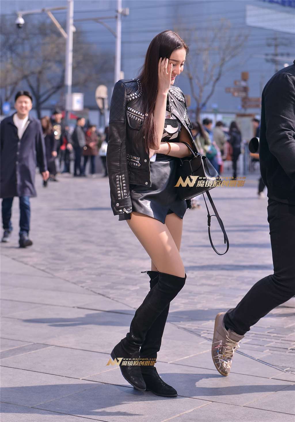 图片[3]-热裤美臀漂亮美女-街拍流行馆