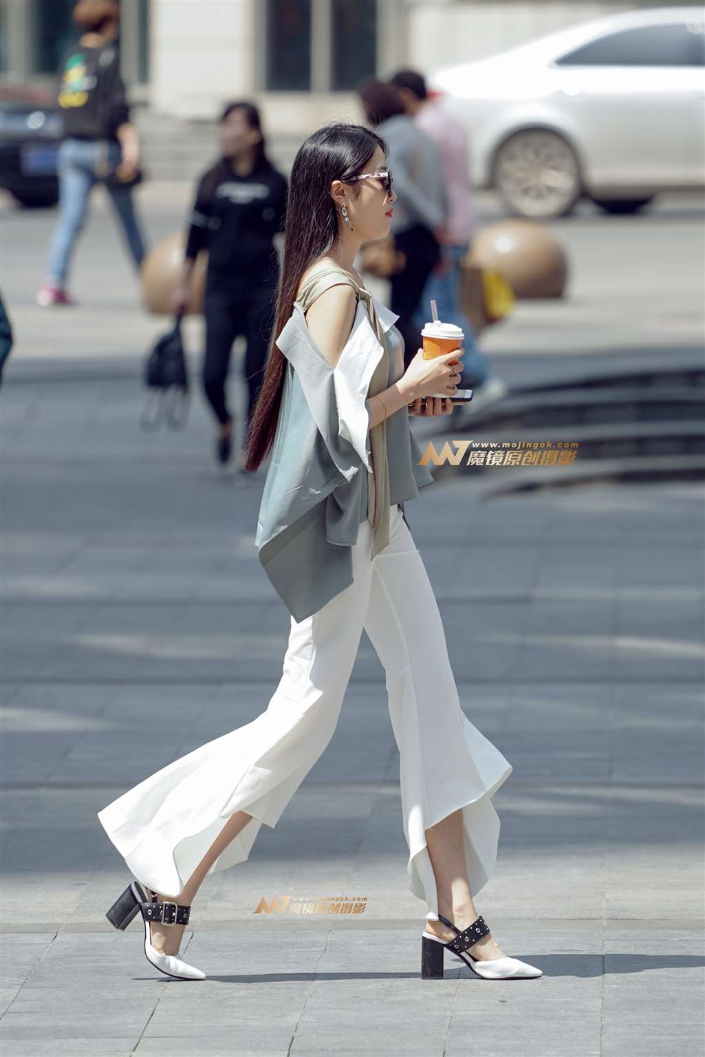 图片[2]-春天。像风一样的妹子-街拍流行馆
