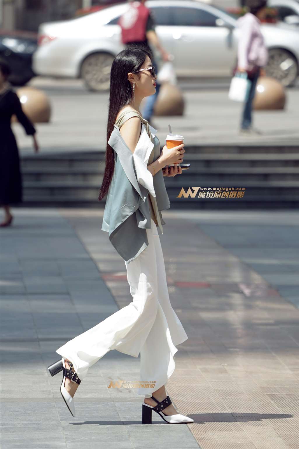 图片[3]-春天。像风一样的妹子-街拍流行馆