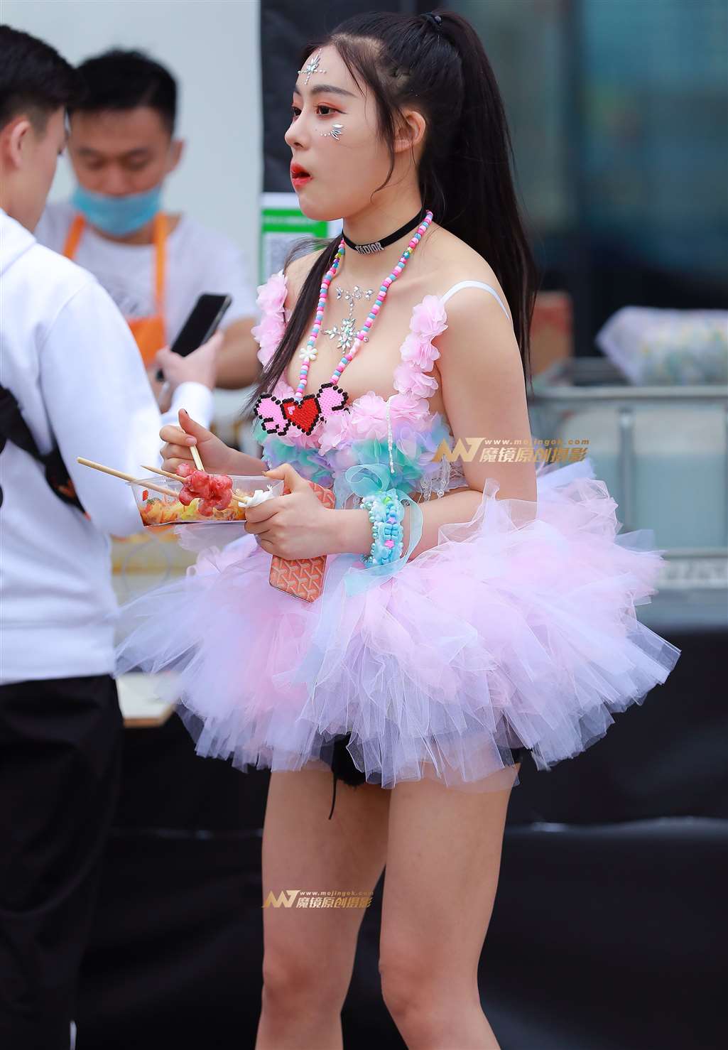 图片[1]-广州电音节 – 粉嫩美女-街拍流行馆