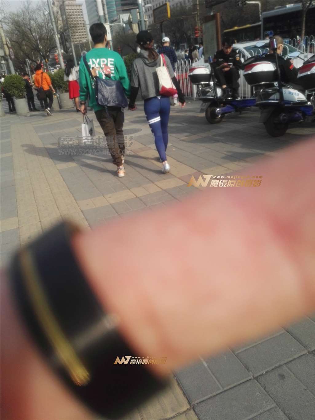 图片[3]-左手倒影赛帖：穿蓝色健美裤美女的魅力-街拍流行馆