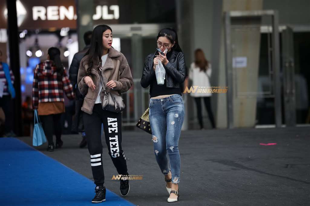 图片[3]-高冷美眉 抽烟的女孩你喜欢吗-街拍流行馆