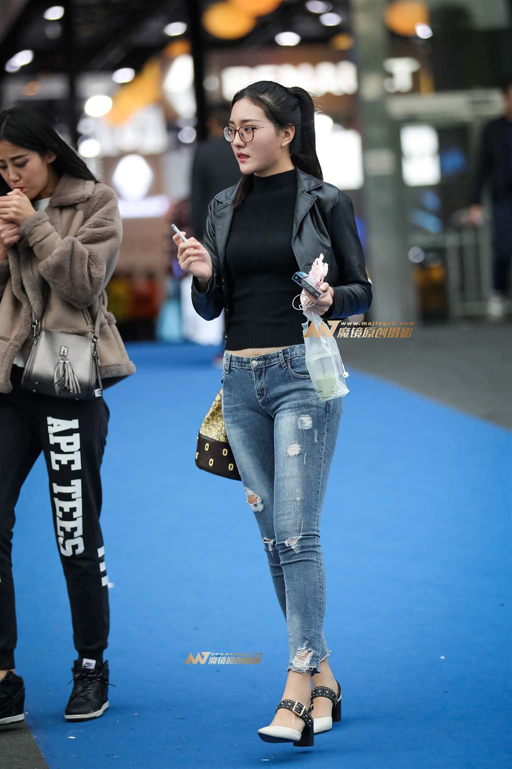 图片[5]-高冷美眉 抽烟的女孩你喜欢吗-街拍流行馆