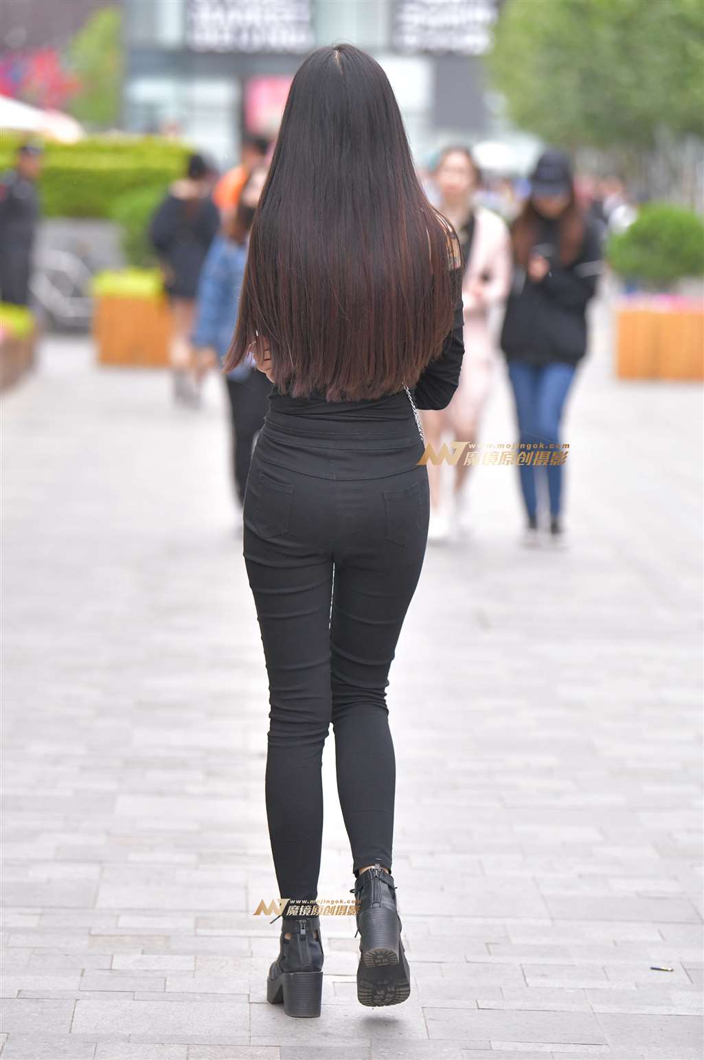 图片[4]-香肩纹身美女-街拍流行馆