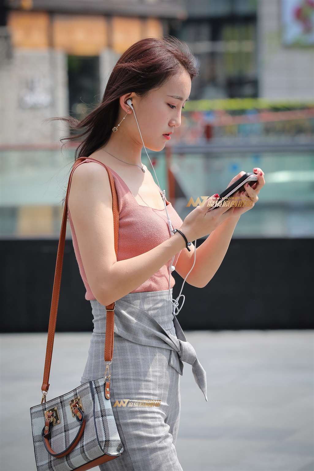 图片[1]-美得很自然 让路人心动-街拍流行馆
