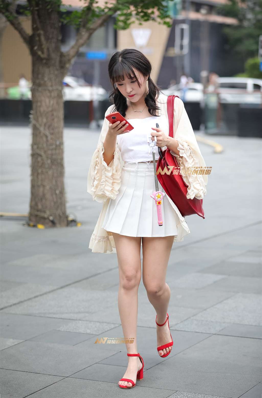 图片[1]-可爱萌妹纸 惹人怜爱!-街拍流行馆