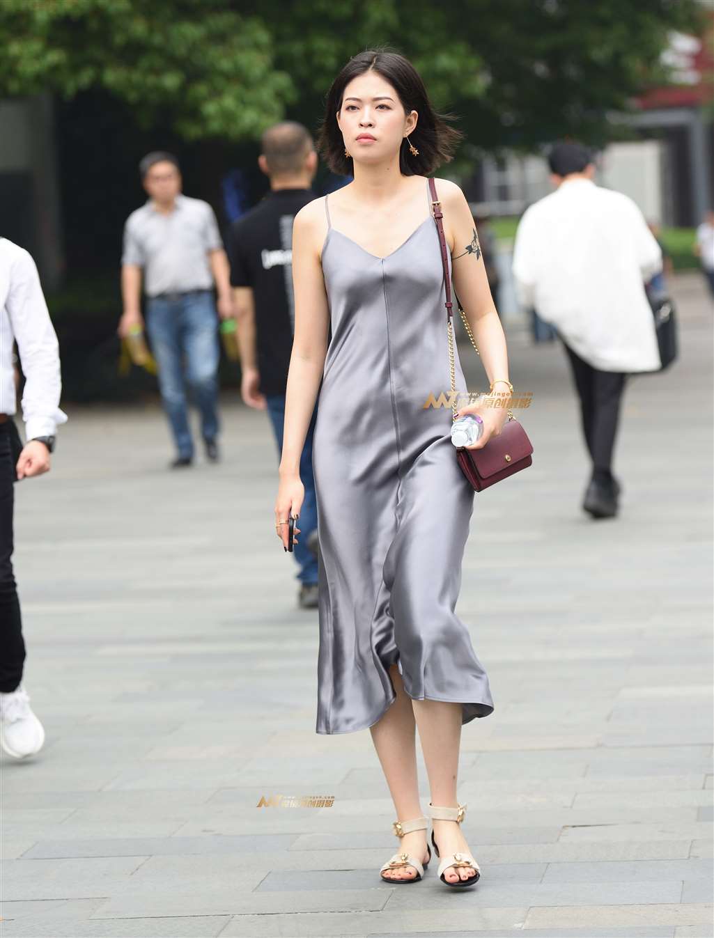 图片[5]-骨干妹子，迎面走来-街拍流行馆
