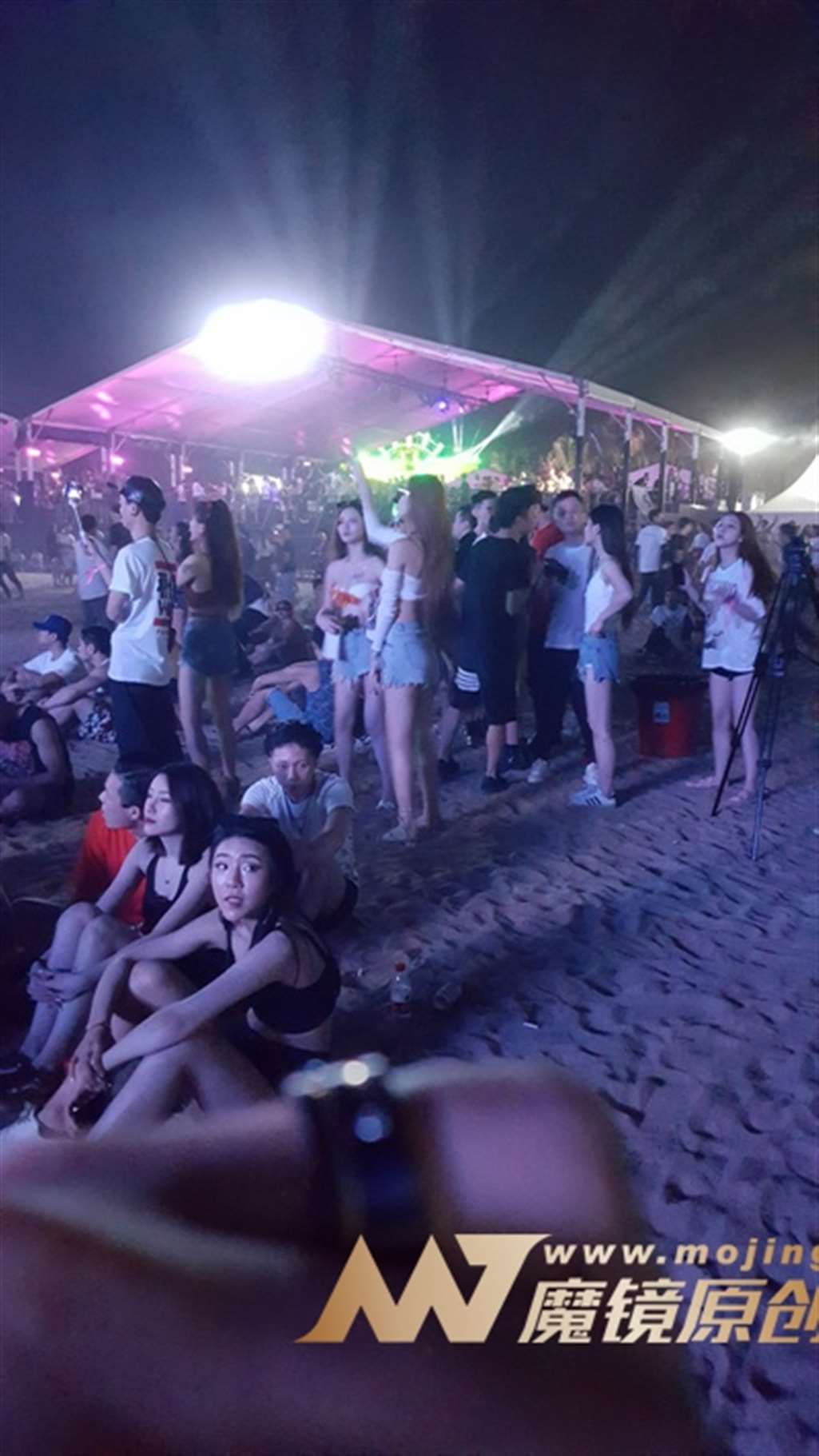 图片[3]-【视觉冲击赛帖】三亚-电音节-性感无暇的美女-街拍流行馆
