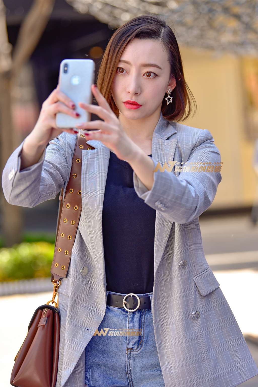 图片[1]-自信的美女 爱自拍-街拍流行馆