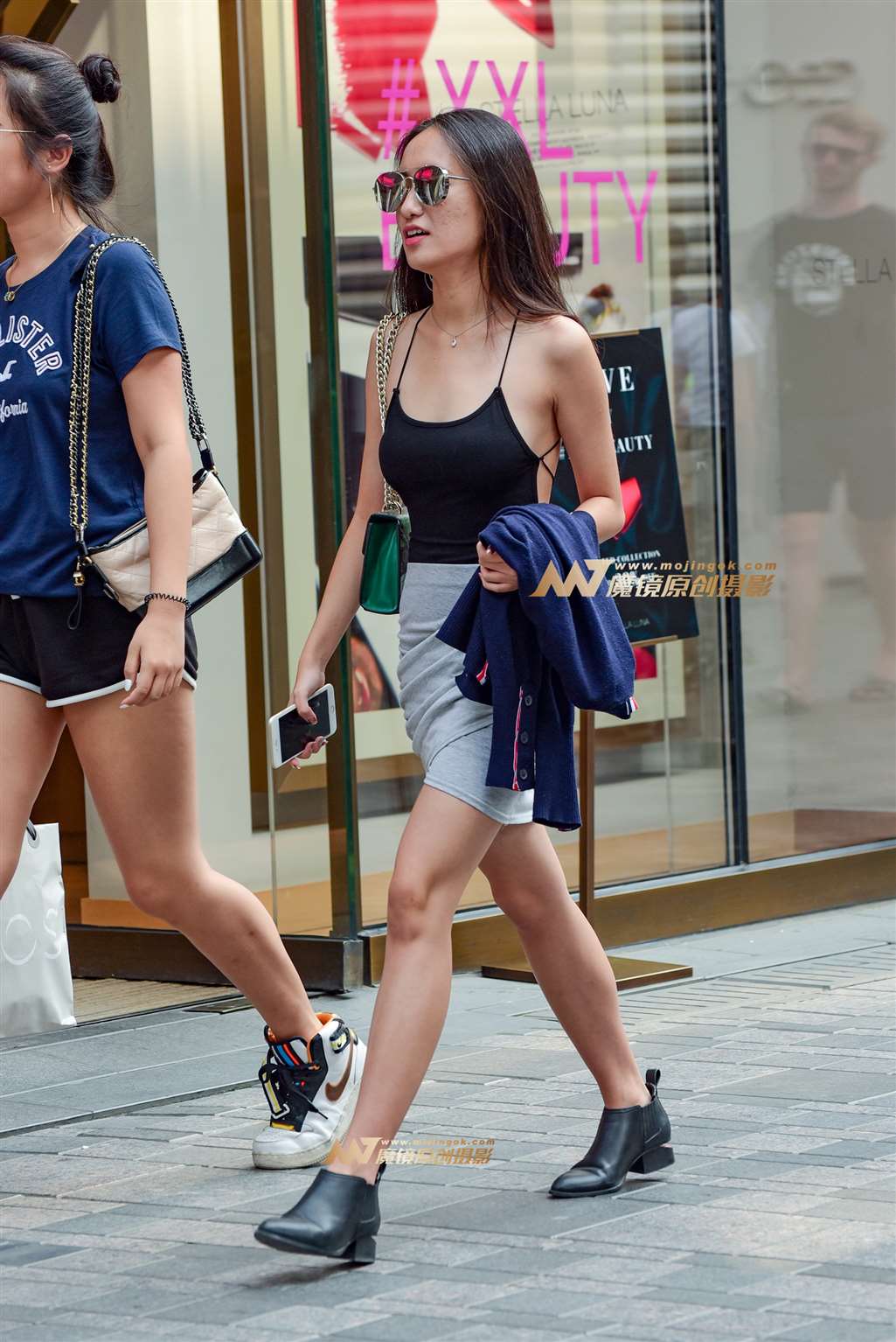 图片[2]-真空 裸背美女-街拍流行馆