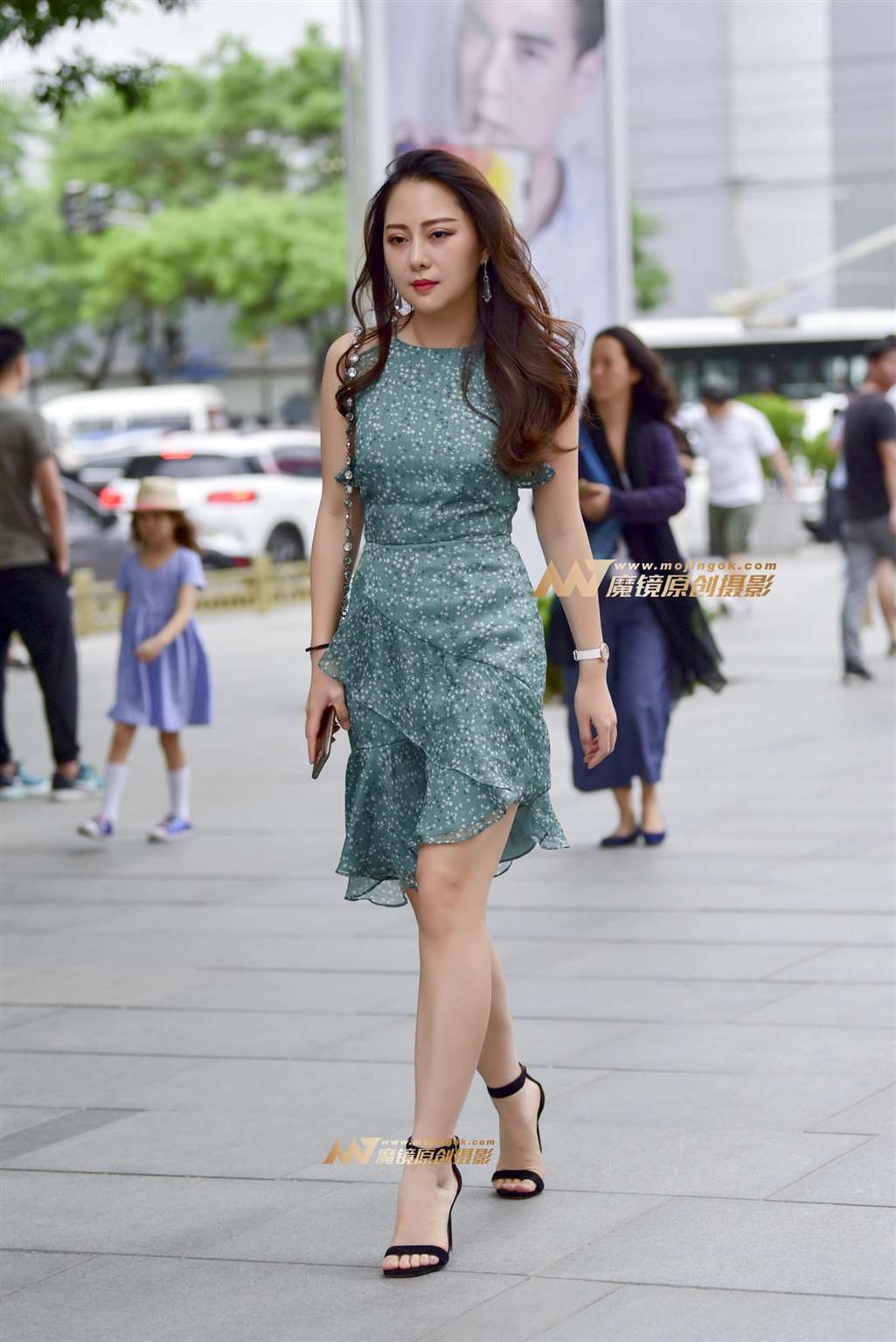 图片[1]-感性十足的气质女郎-街拍流行馆