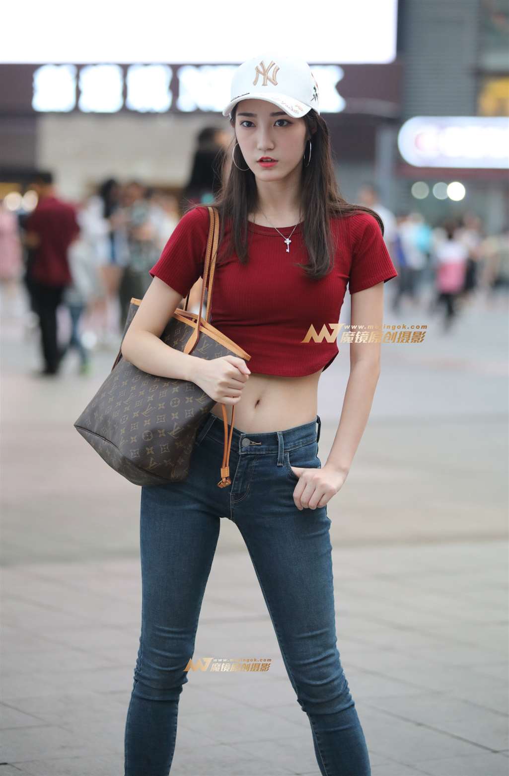 图片[1]-AJ女孩完美小腹-街拍流行馆