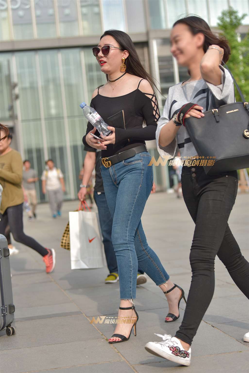 图片[4]-时尚紧身仔裤女郎-街拍流行馆