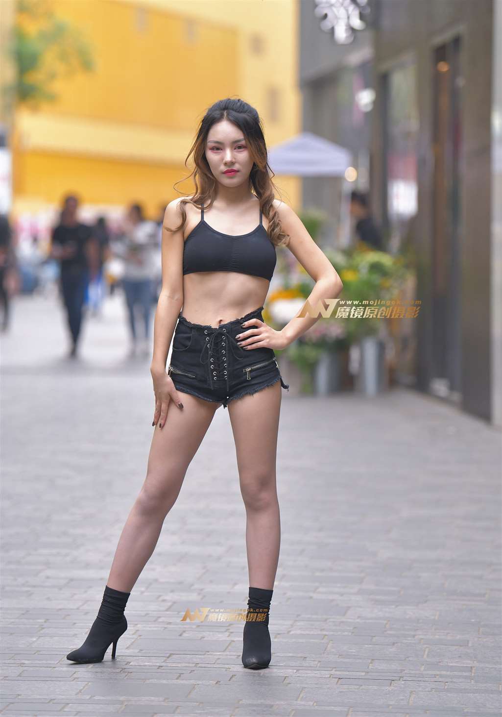图片[5]-【红石赛帖】身材火辣黑色小热裤-街拍流行馆