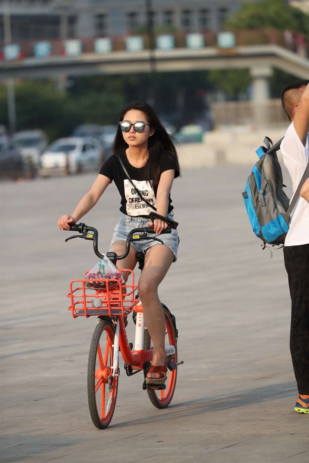 图片[1]-佳能器材第一帖—短裤少女的单车岁月（11P）-街拍流行馆