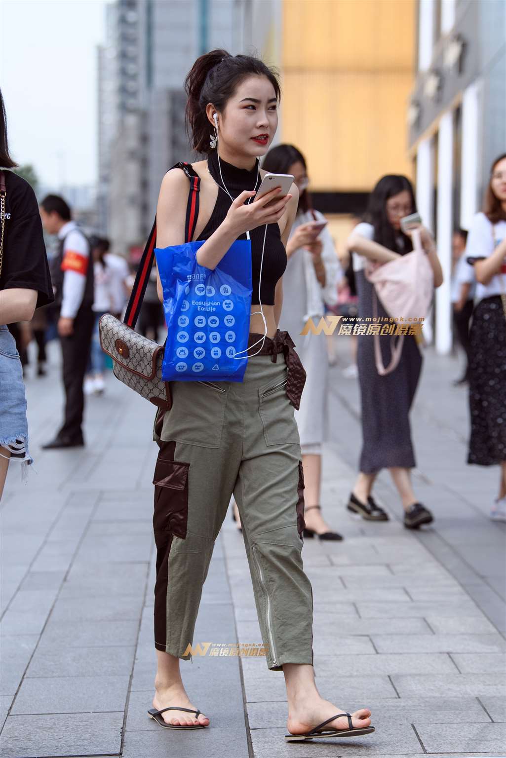 图片[4]-【久久赛帖】低调性感的露背装-街拍流行馆