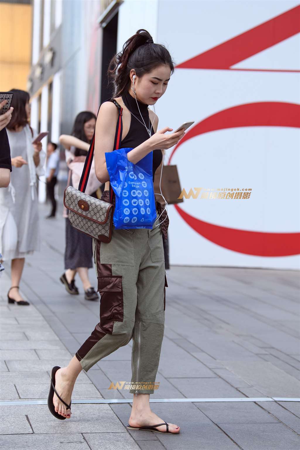 图片[5]-【久久赛帖】低调性感的露背装-街拍流行馆