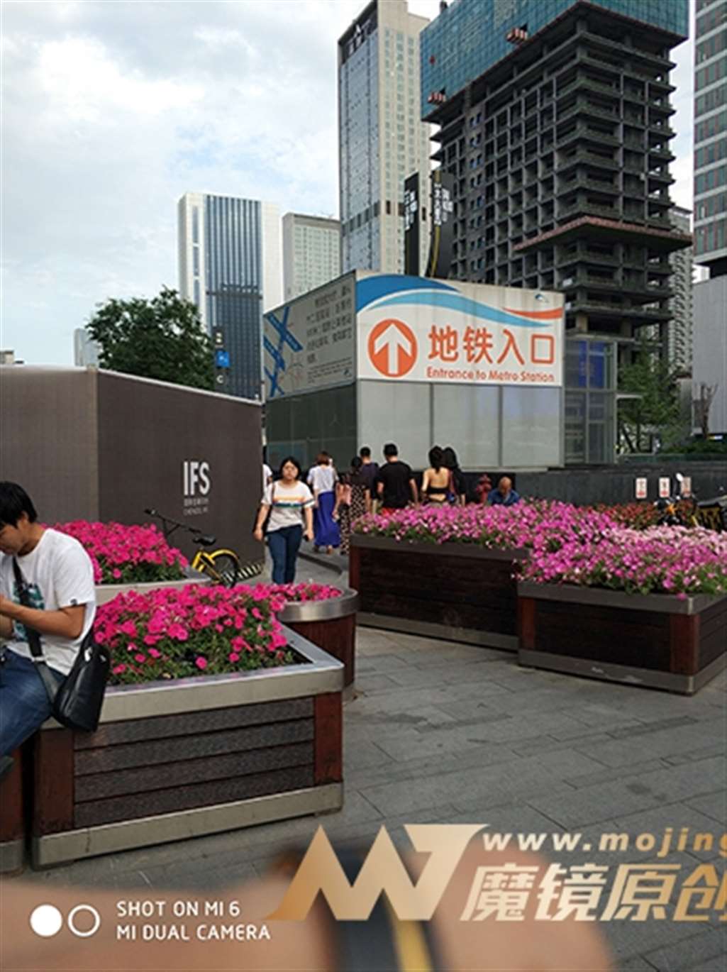 图片[3]-【久久赛帖】低调性感的露背装-街拍流行馆