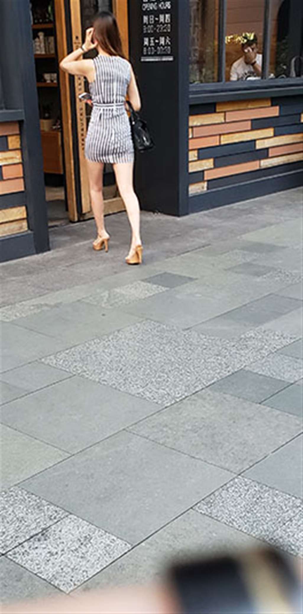 图片[3]-【凯恩赛帖】紧身包臀短裙美女-街拍流行馆
