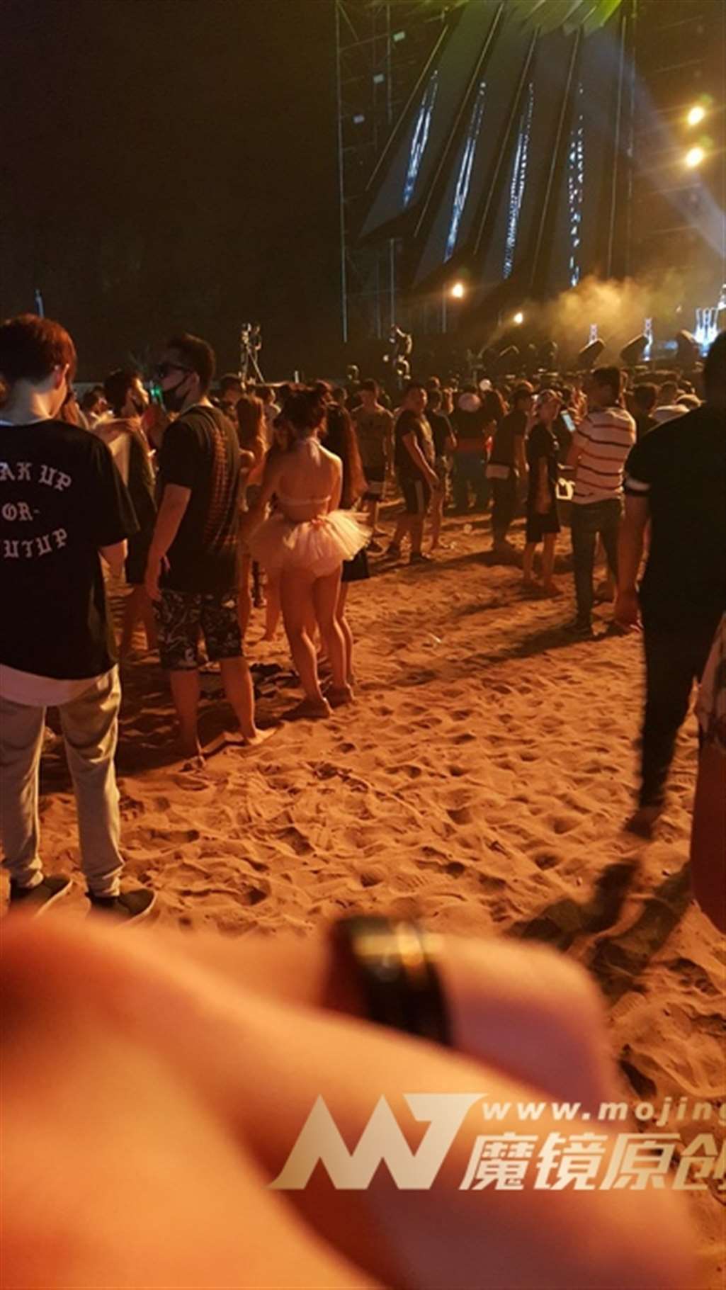 图片[3]-【视觉冲击赛帖】露天蹦迪 穿着大方的美女-街拍流行馆