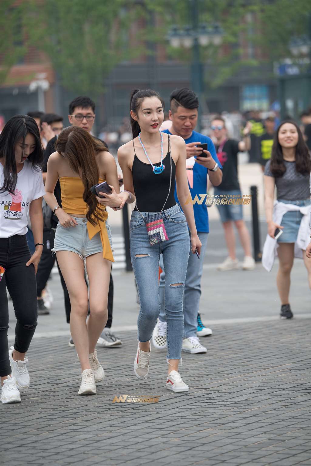 图片[1]-【一直傻麋鹿赛贴】极品裸背紧牛美女-街拍流行馆