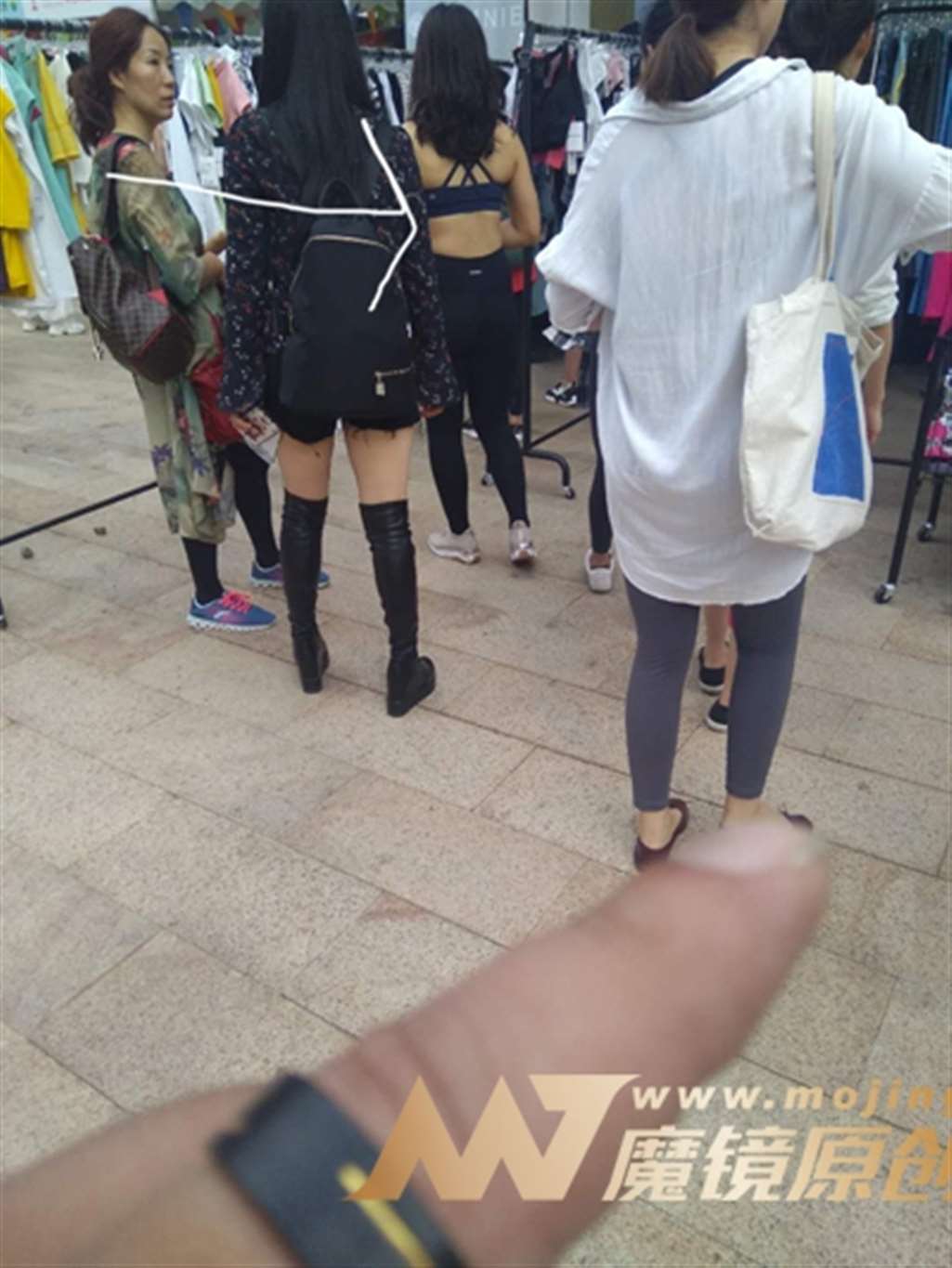 图片[3]-【咔喳赛贴】觉得有点紧-街拍流行馆