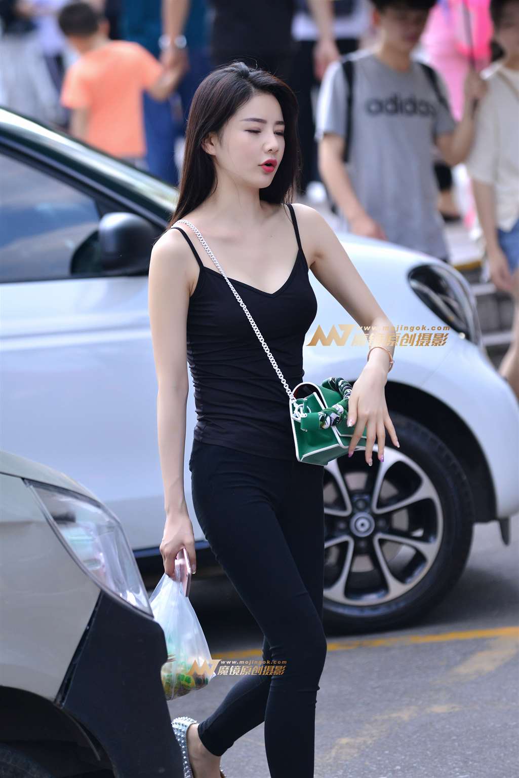 图片[5]-黑裤美女-街拍流行馆
