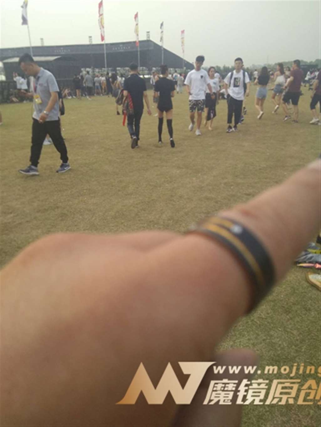 图片[3]-【咔喳赛贴】舞动着的美女-街拍流行馆