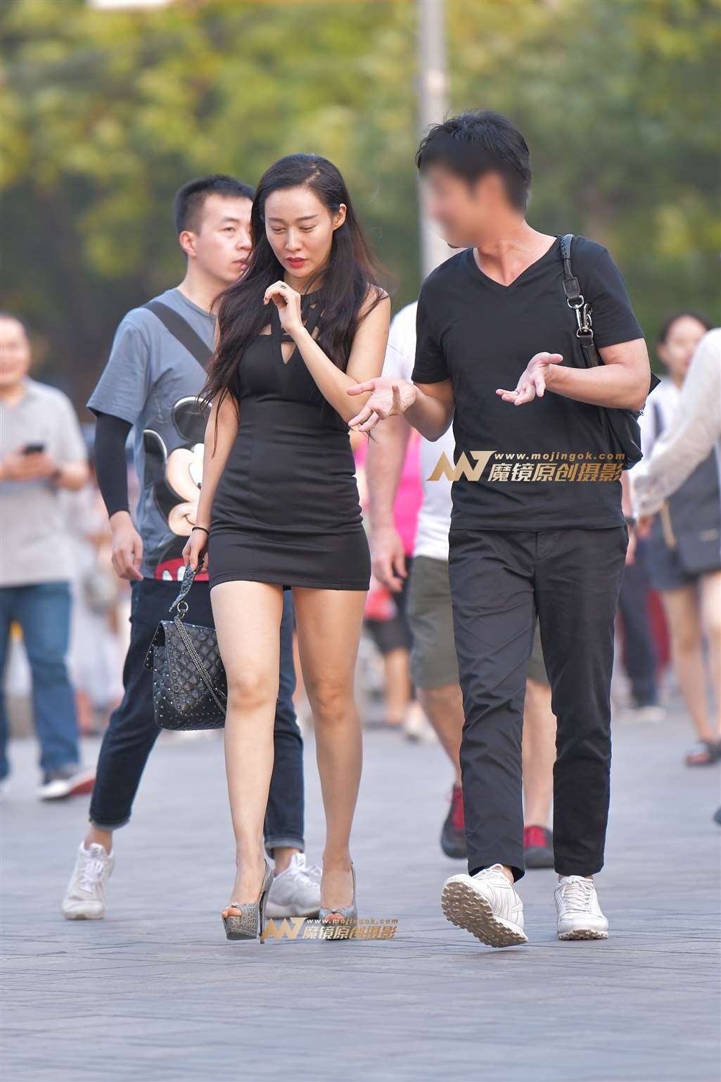 图片[1]-【红石赛帖】高跟长腿包臀少妇-街拍流行馆