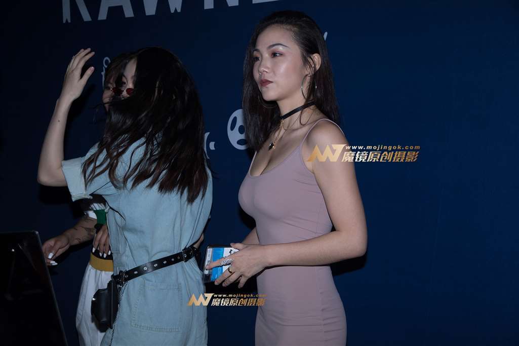 图片[1]-【一只傻麋鹿赛帖】水晶高跟鞋，包臀裙美女性感曲线~-街拍流行馆