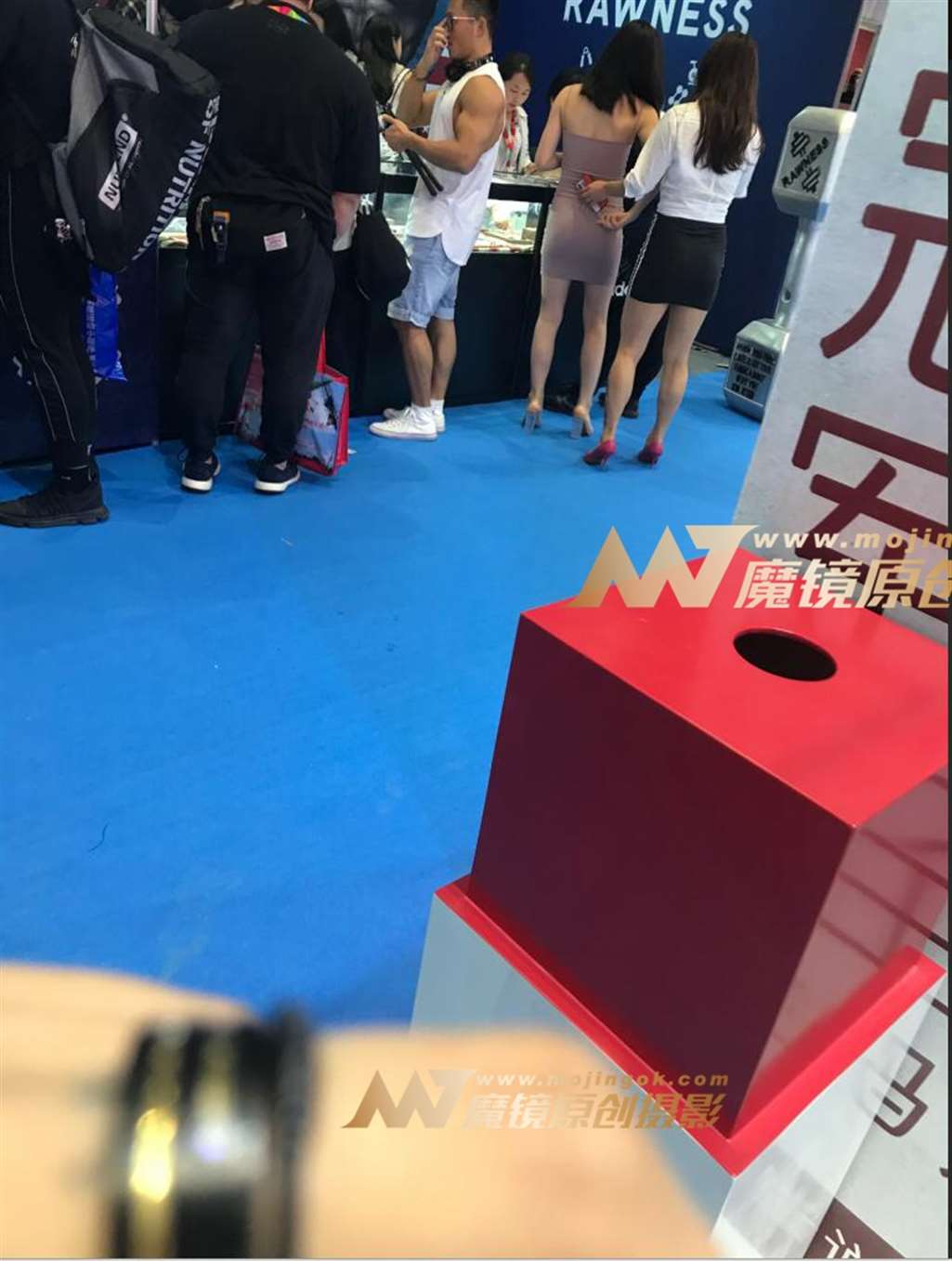 图片[4]-【一只傻麋鹿赛帖】水晶高跟鞋，包臀裙美女性感曲线~-街拍流行馆