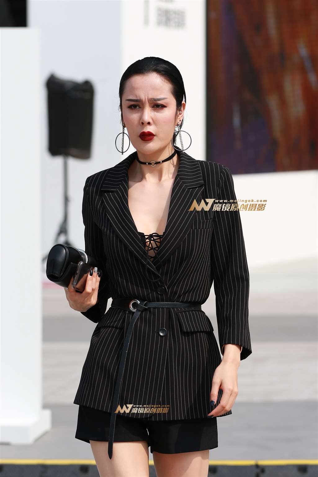 图片[1]-【视觉冲击赛帖】开胸 性感 高挑 女郎-街拍流行馆