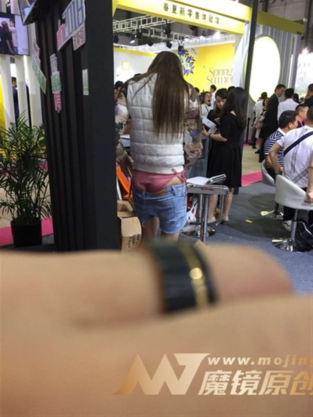 图片[3]-【Mark赛帖】幻彩比基尼洋模-街拍流行馆