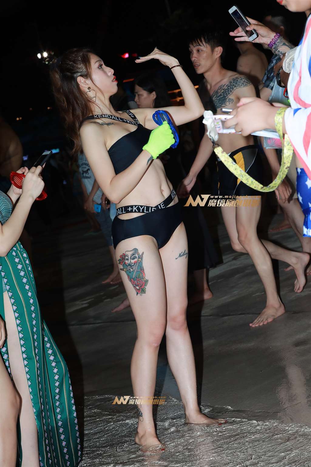 图片[5]-【视觉冲击赛帖】夜闪水上乐园，爱玩自拍的迷人妹子-街拍流行馆