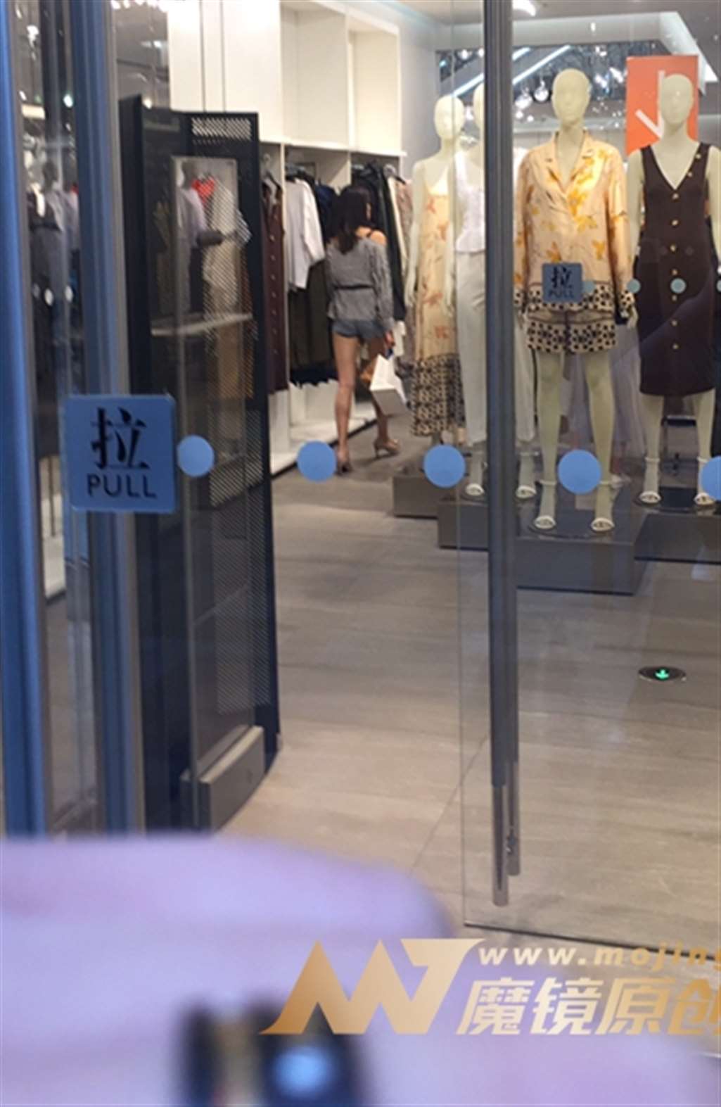 图片[3]-【红石赛区】杨柳细腰身姿曼妙少妇姐姐-街拍流行馆