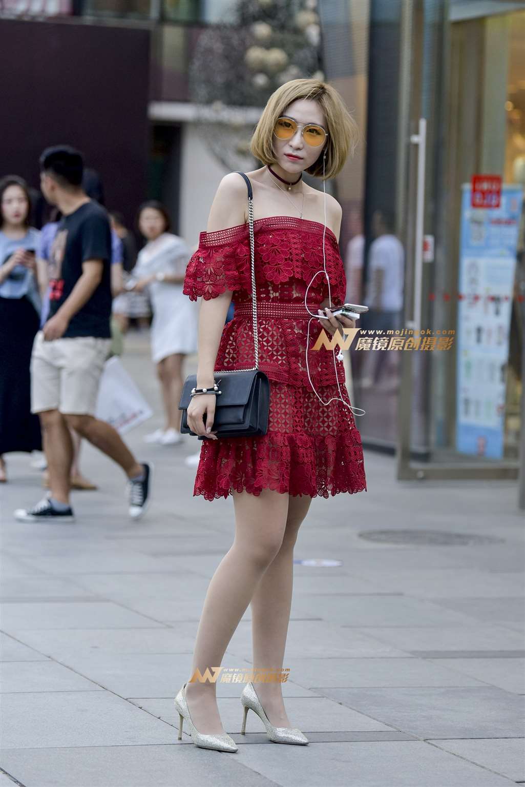 图片[4]-抹胸裙高跟长腿美女-街拍流行馆