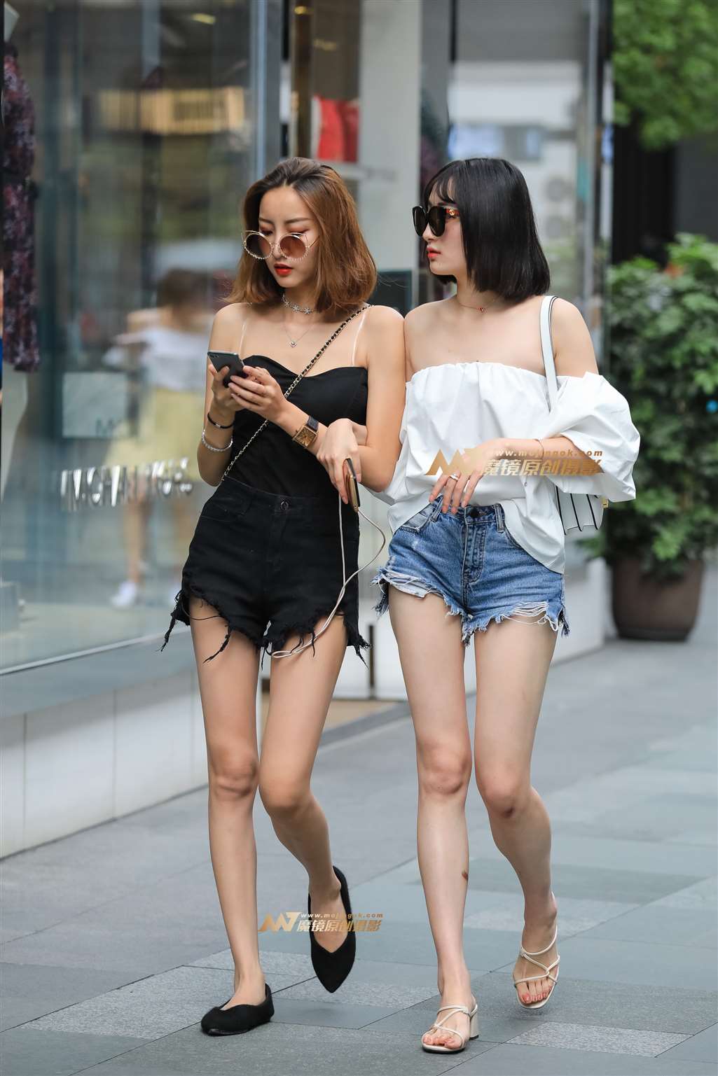 图片[1]-【凯恩赛帖】亭亭玉立的姐妹花-街拍流行馆