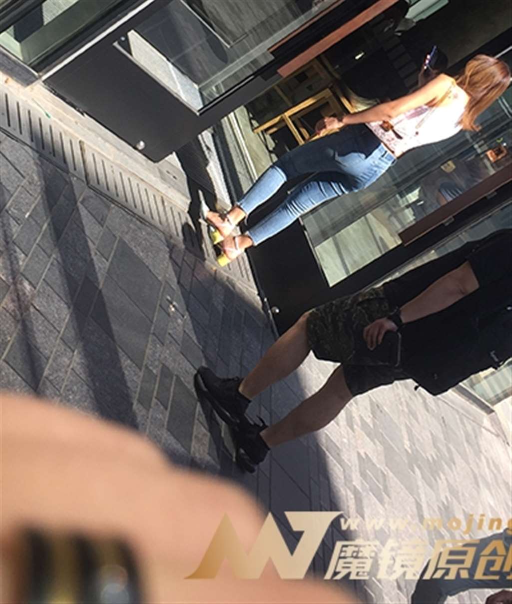 图片[3]-【红石赛帖】极品身材牛仔裤美女-街拍流行馆