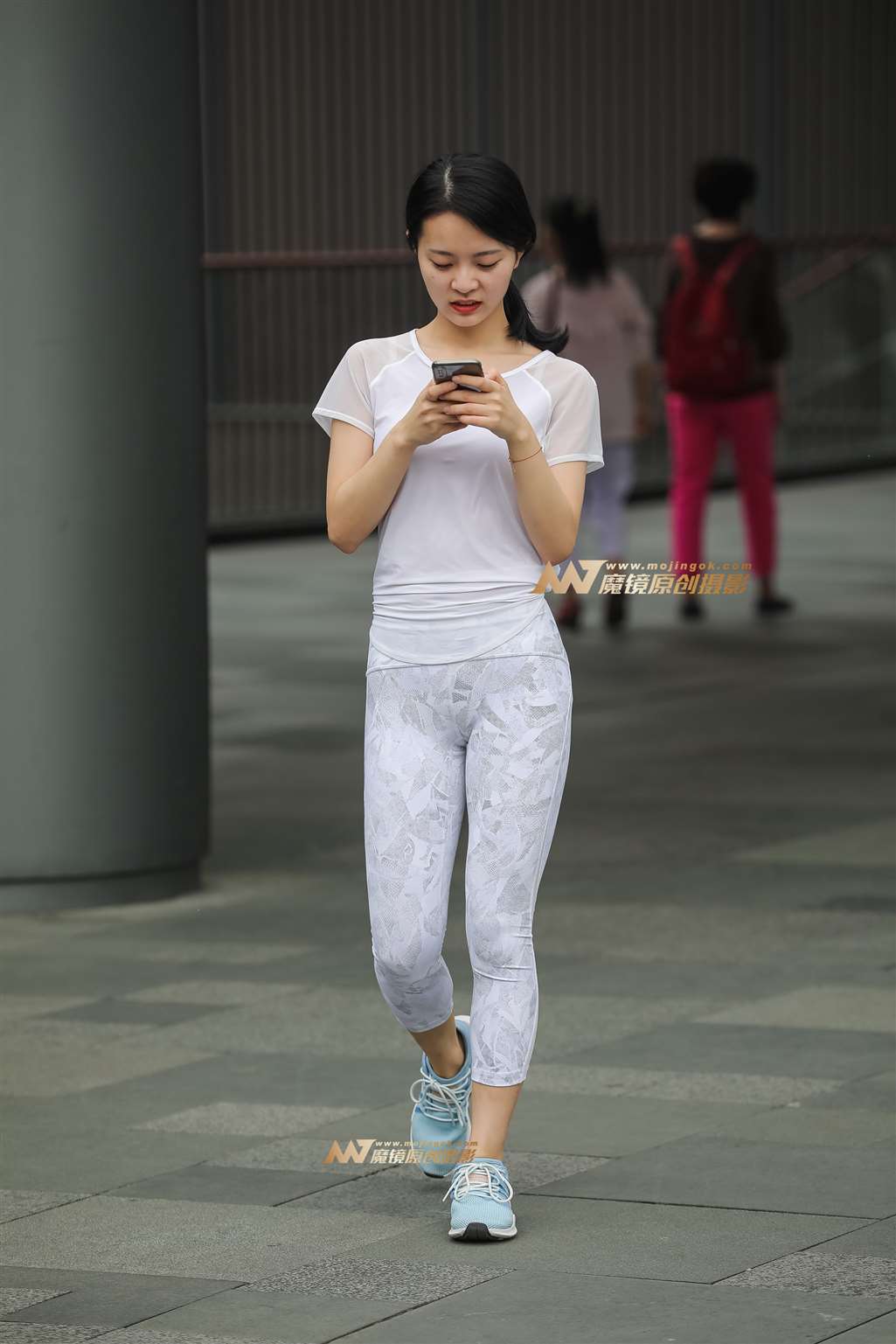 图片[1]-【凯恩赛帖】一身白洁-街拍流行馆
