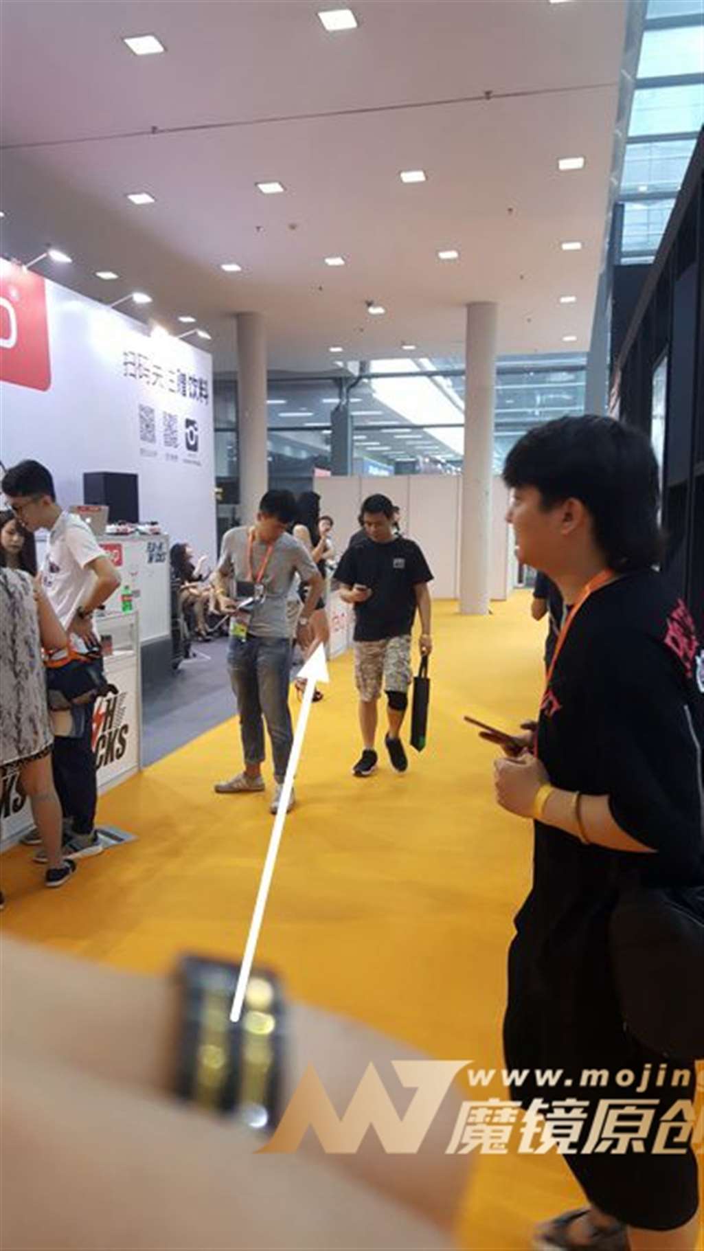 图片[3]-【视觉冲击赛帖】性感 超短亮光皮包臀裙 III-街拍流行馆