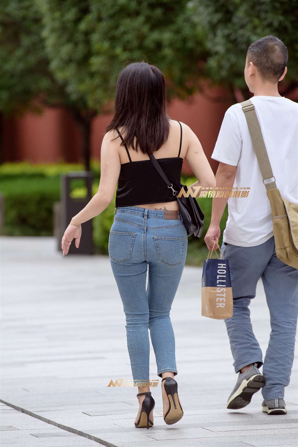 图片[2]-【久久赛帖】紧身牛仔裤高跟鞋-街拍流行馆