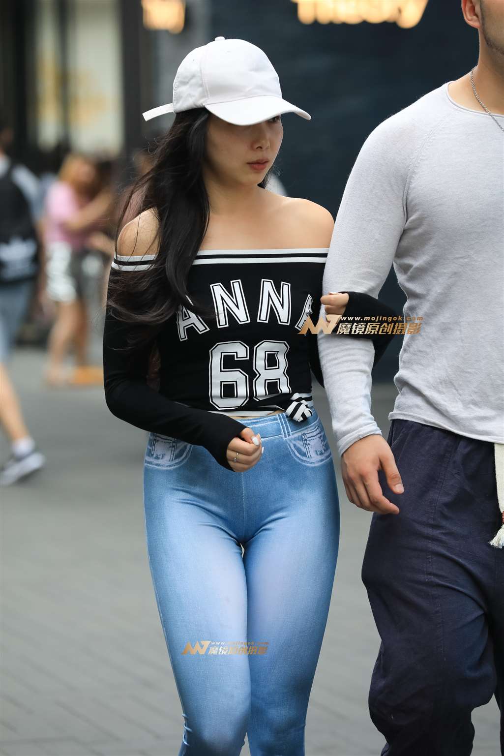 图片[1]-【凯恩赛帖】圆润美臀 一看就是美臀健身达人-街拍流行馆