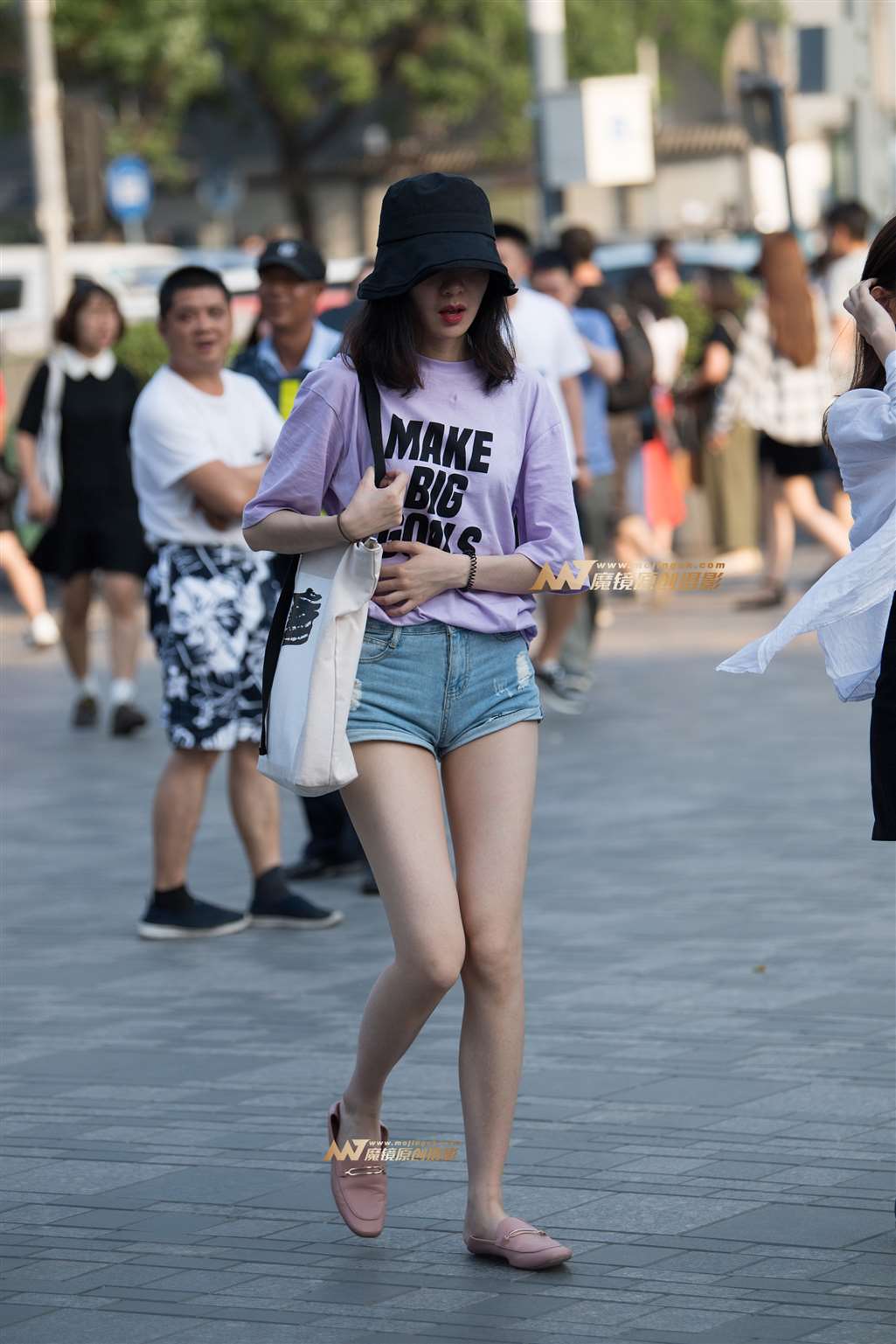 图片[4]-【一只傻麋鹿赛帖】紧身热裤大长腿美女-街拍流行馆