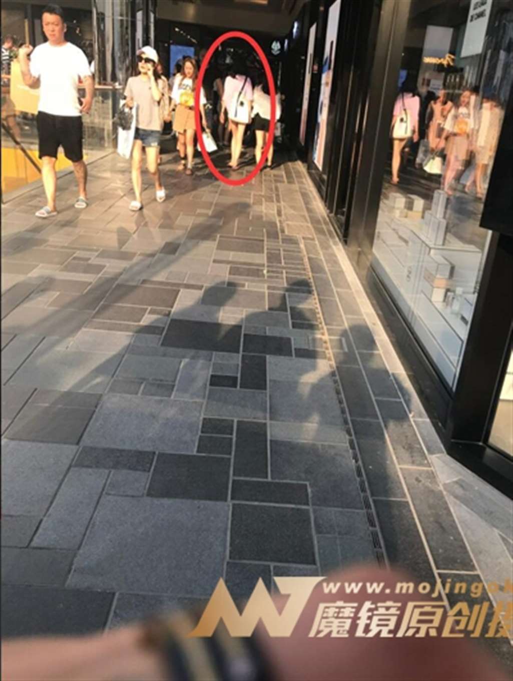 图片[3]-【一只傻麋鹿赛帖】紧身热裤大长腿美女-街拍流行馆