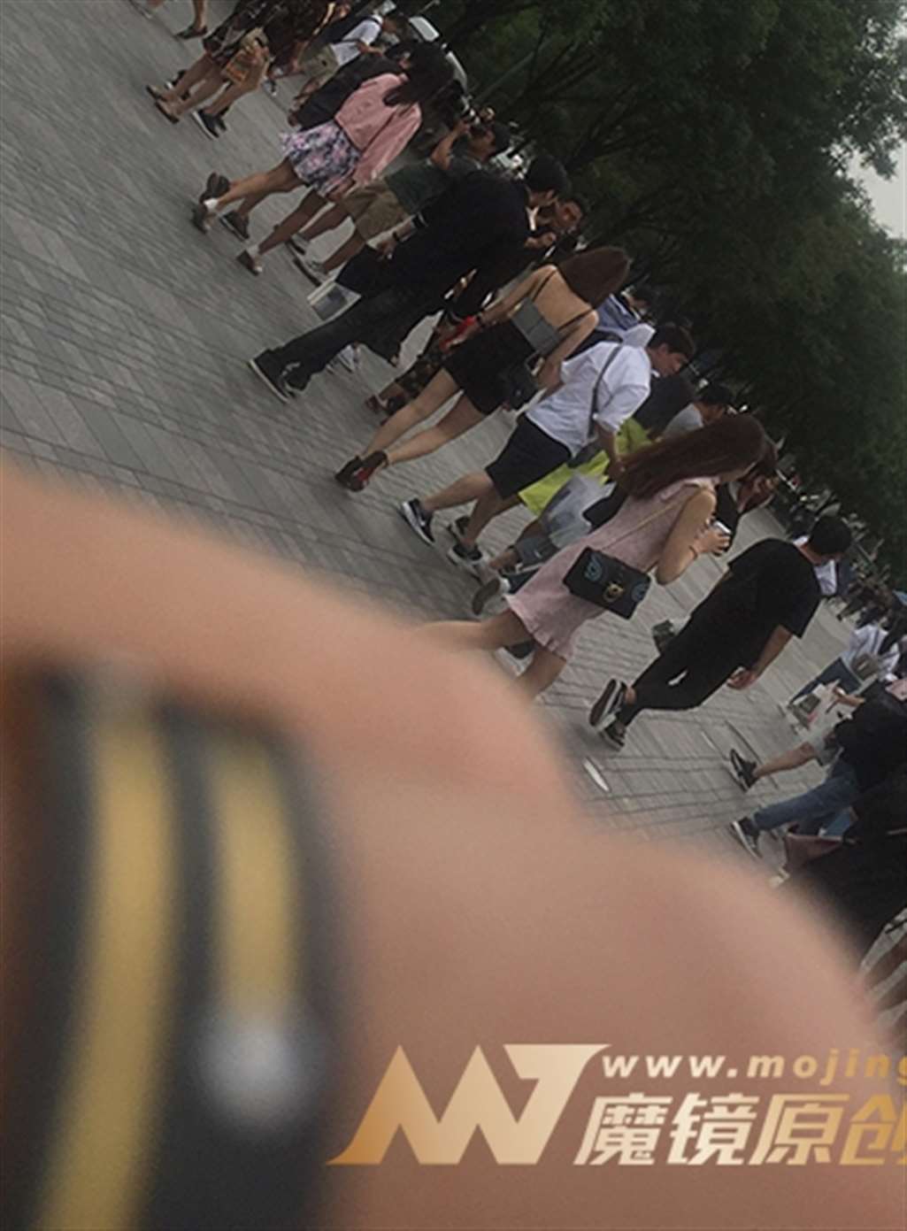 图片[3]-[红石赛贴]包臀性感少妇-街拍流行馆