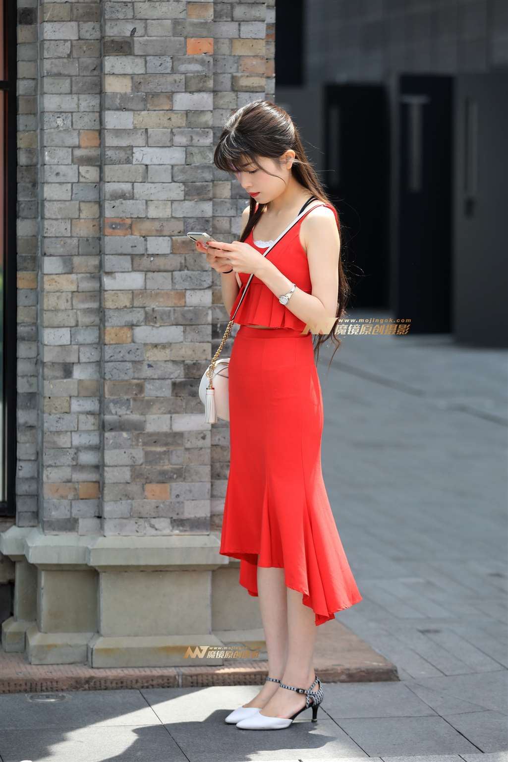 图片[1]-艳阳红清秀迷人-街拍流行馆