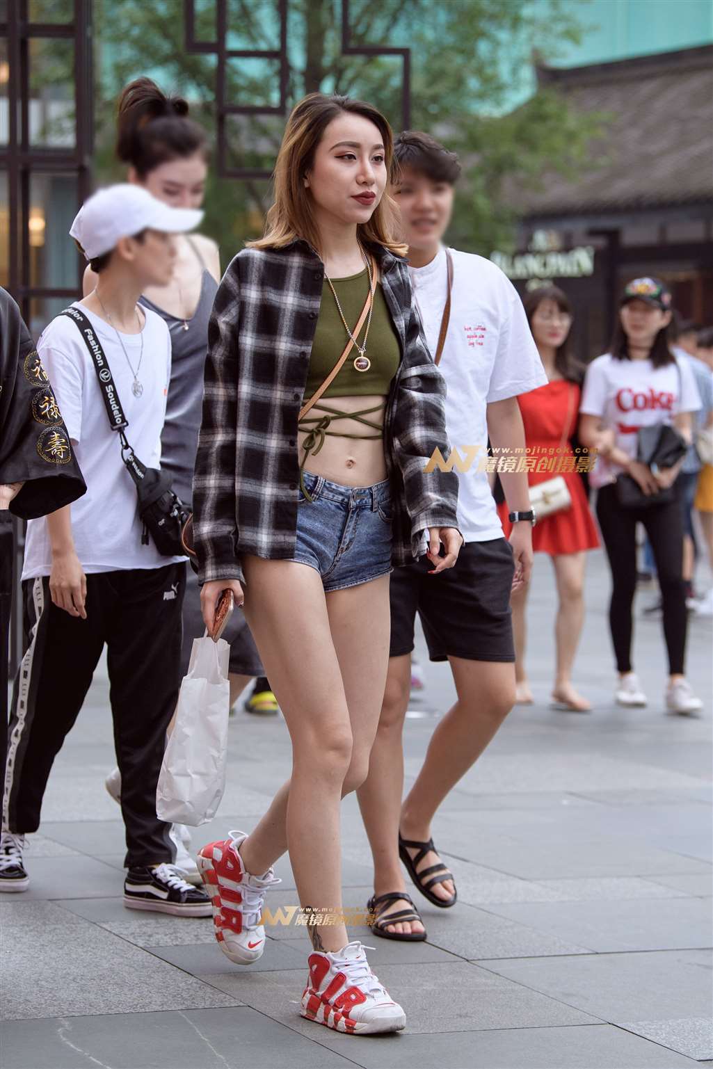 图片[4]-【久久赛帖】美女紧身短裤小露月牙-街拍流行馆