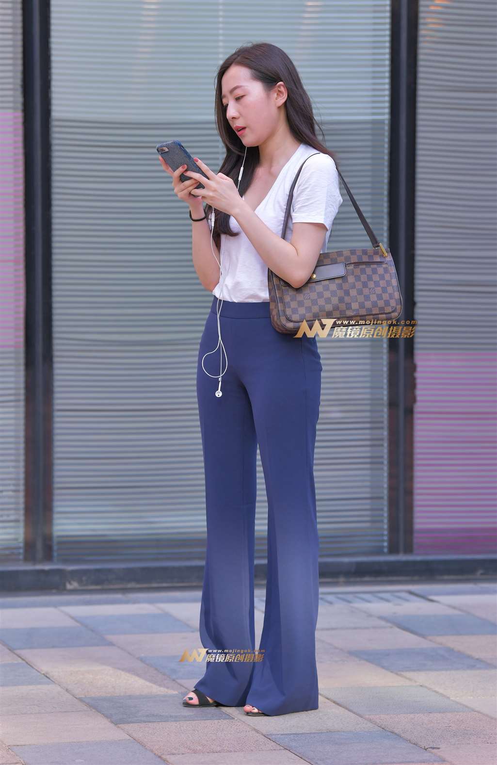 图片[1]-【红石赛帖】线条超美少妇-街拍流行馆