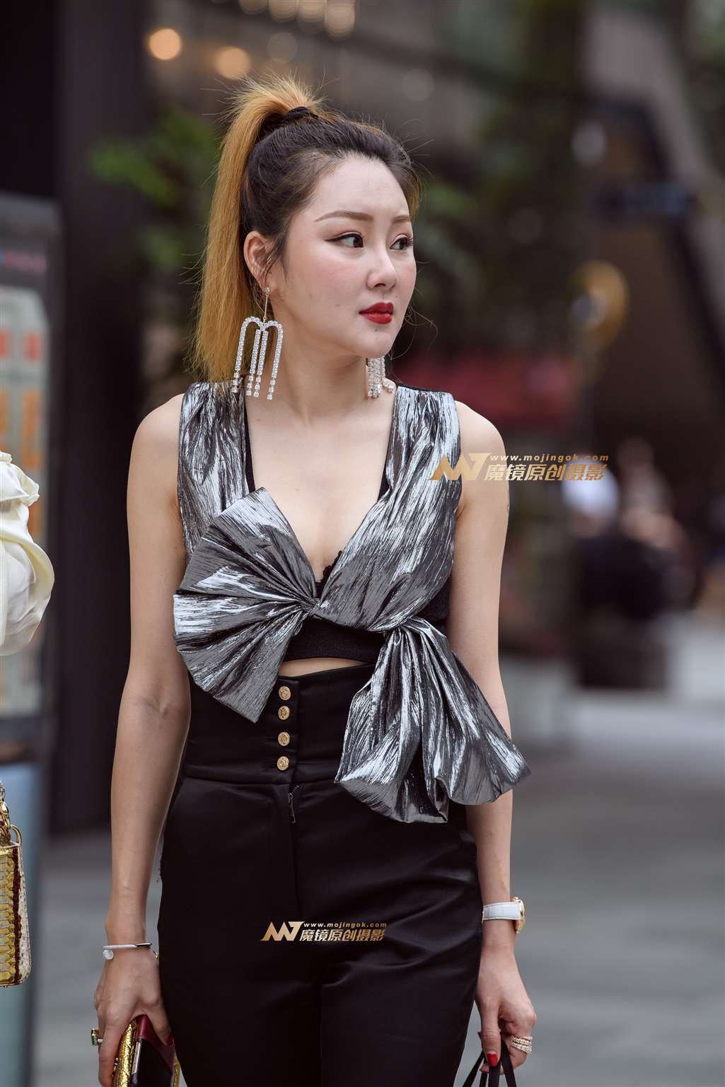 图片[1]-【久久赛帖】时尚贵气美女-街拍流行馆